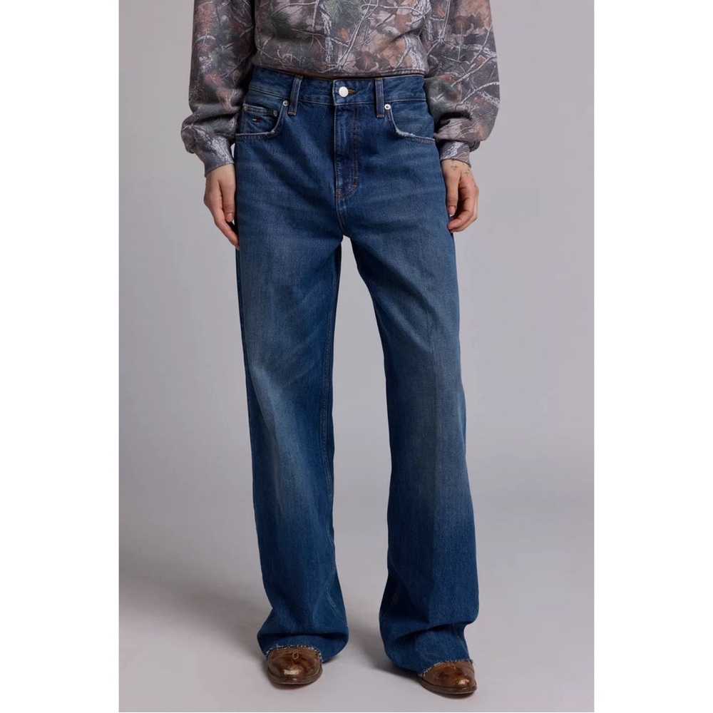 Tommy Jeans “Mia” with Studded Star Detail - Picture 4 of 4